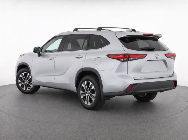 Used 2023 Toyota Highlander XLE AWD/4WD image 3