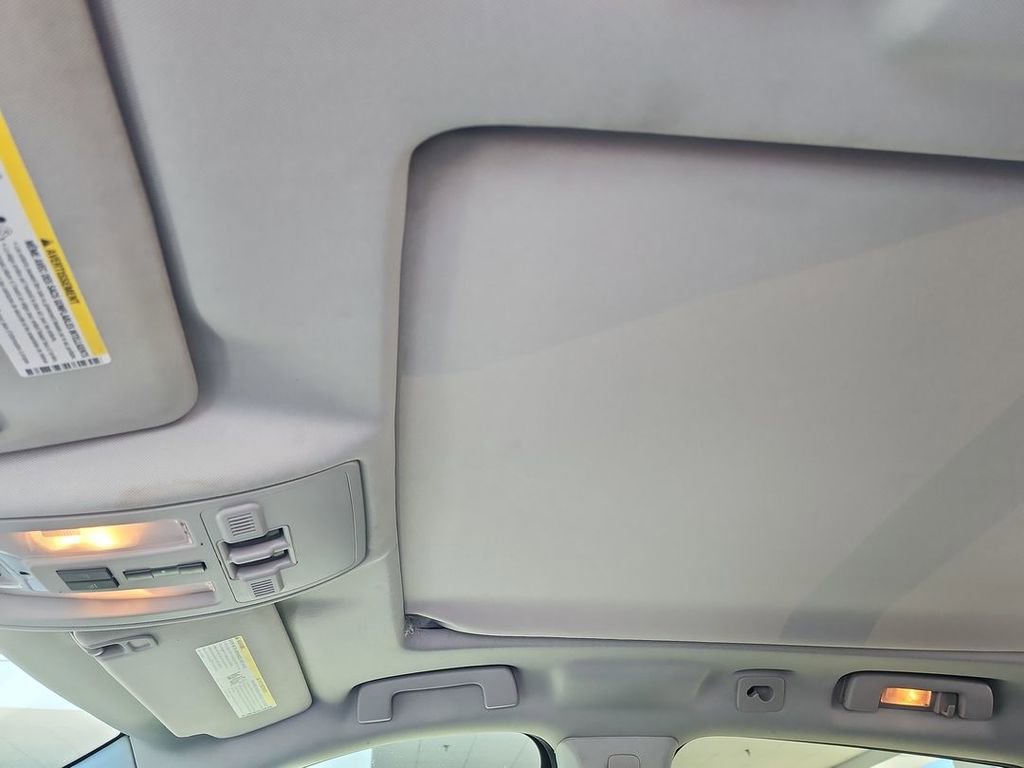 Certified 2012 Cadillac SRX Luxury FWD image 17