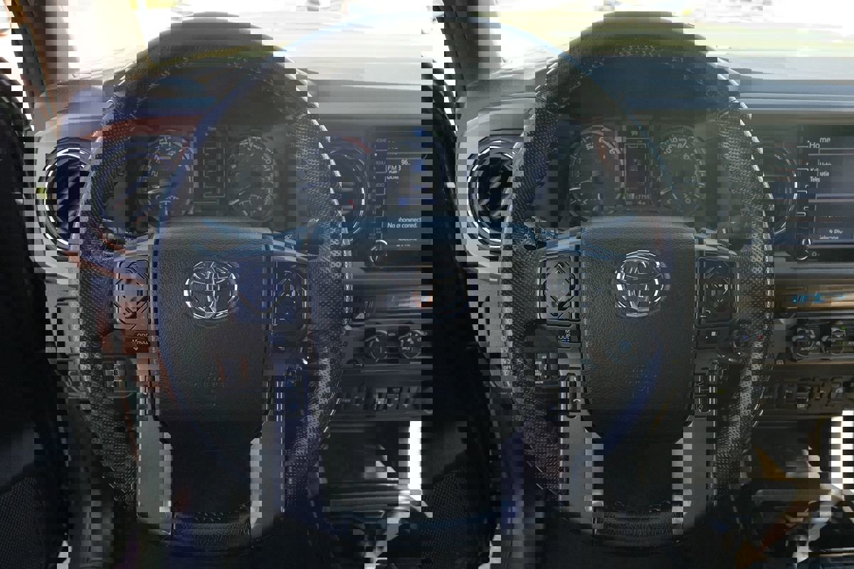 Used 2021 Toyota Tacoma TRD Sport w/ Technology Package image 13