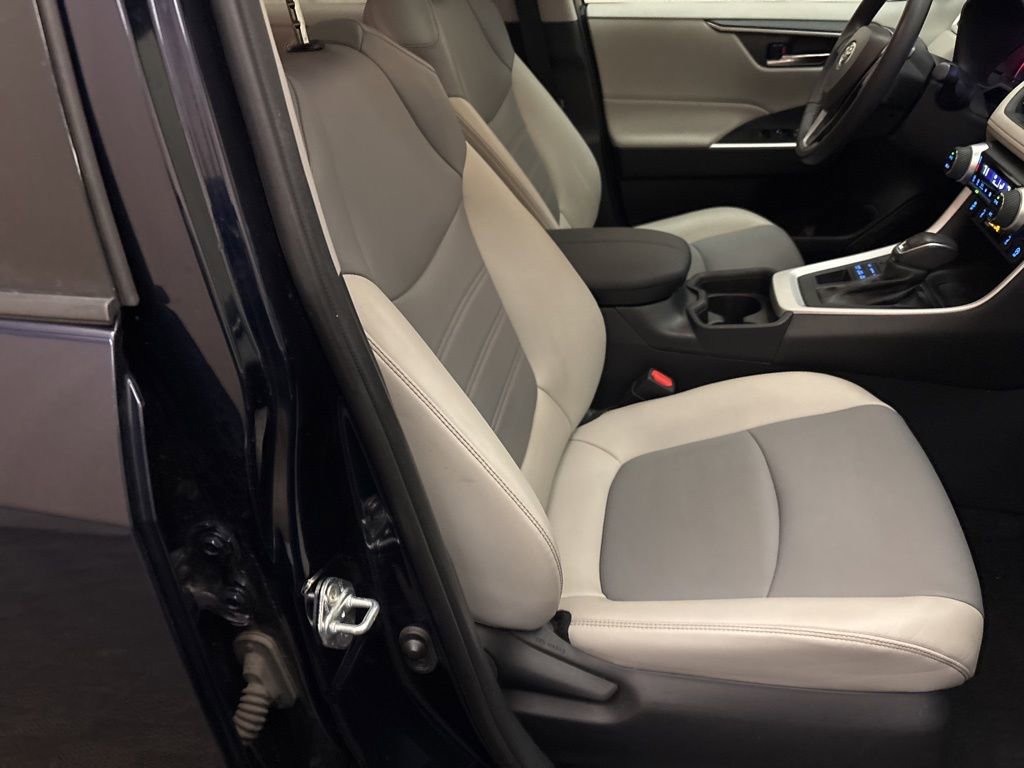 Used 2020 Toyota RAV4 XLE Premium image 24