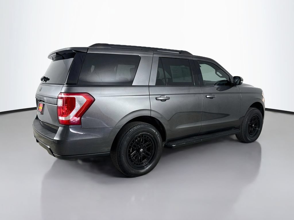 Used 2018 Ford Expedition XLT w/ Equipment Group 202A AWD/4WD image 8