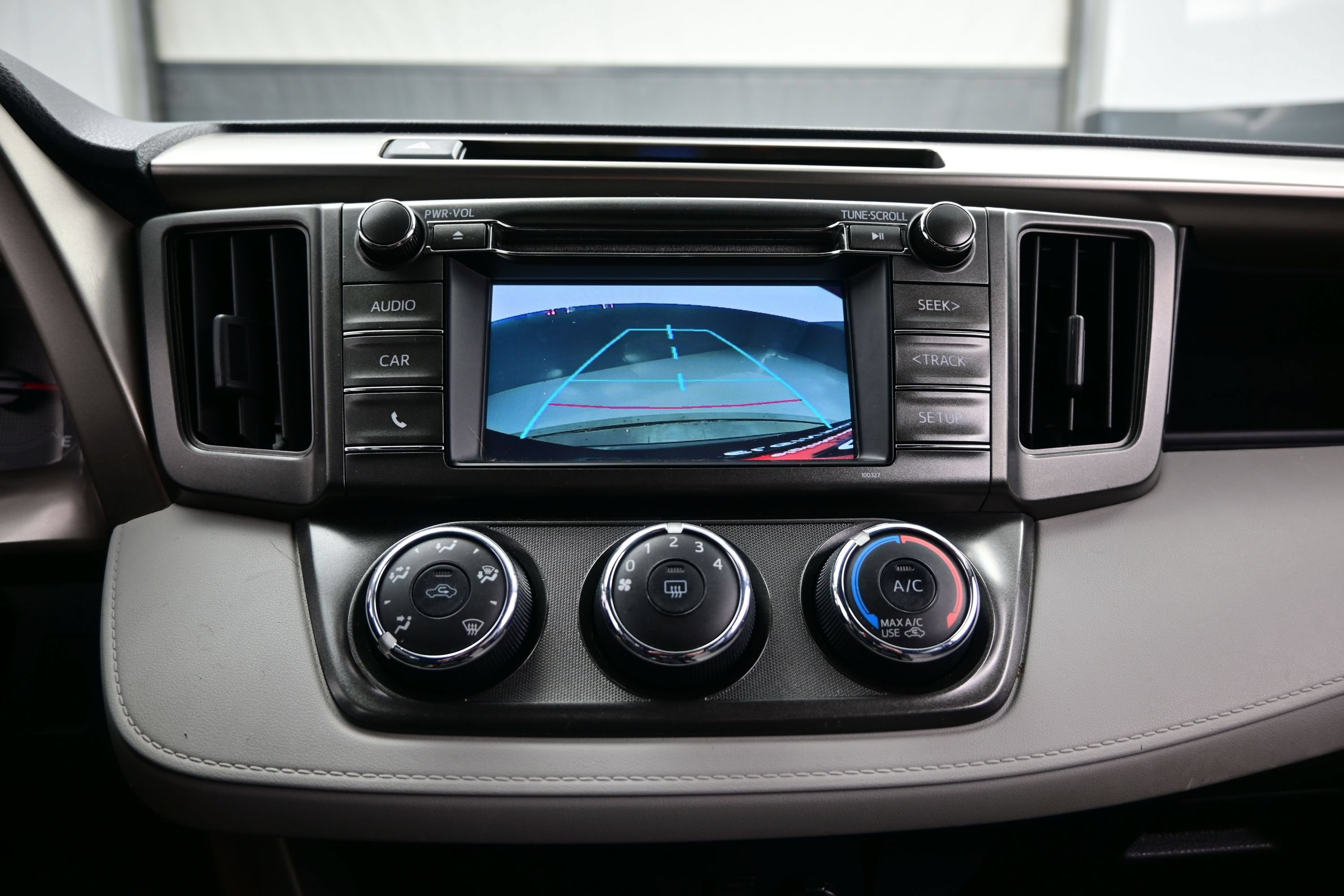 Used 2014 Toyota RAV4 LE FWD image 17