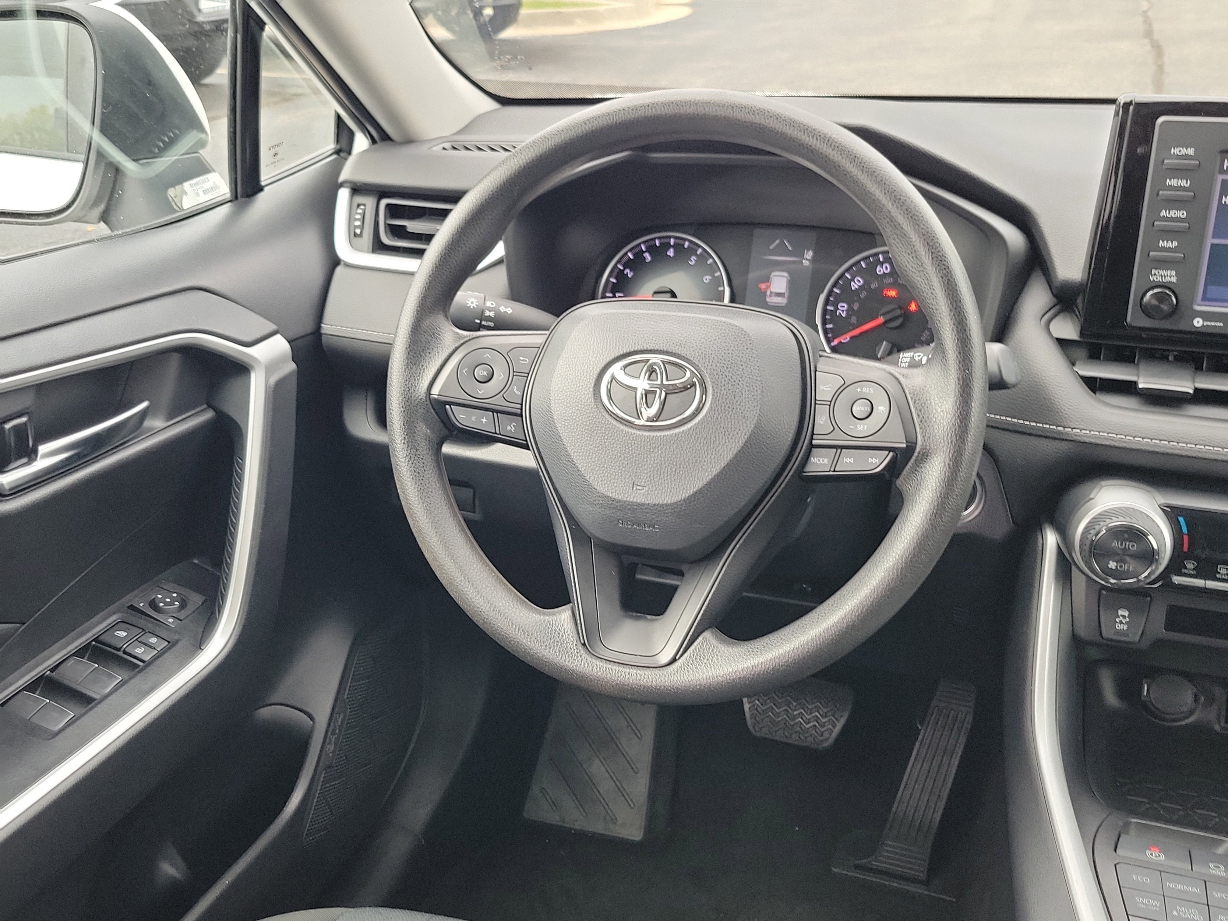 Used 2022 Toyota RAV4 XLE image 15