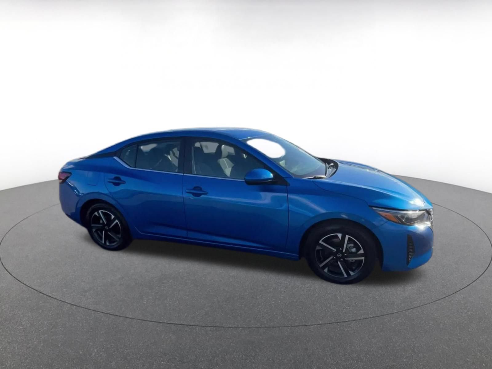 Used 2025 Nissan Sentra SV FWD image 2