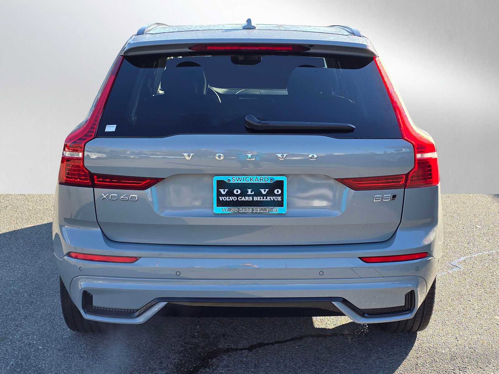 Certified 2025 Volvo XC60 B5 Plus image 4