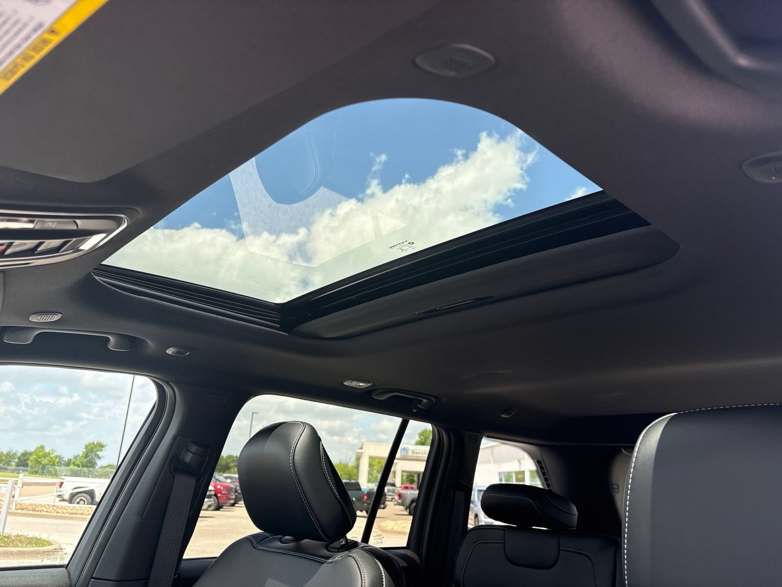 New 2026 Jeep Grand Cherokee Altitude RWD image 10