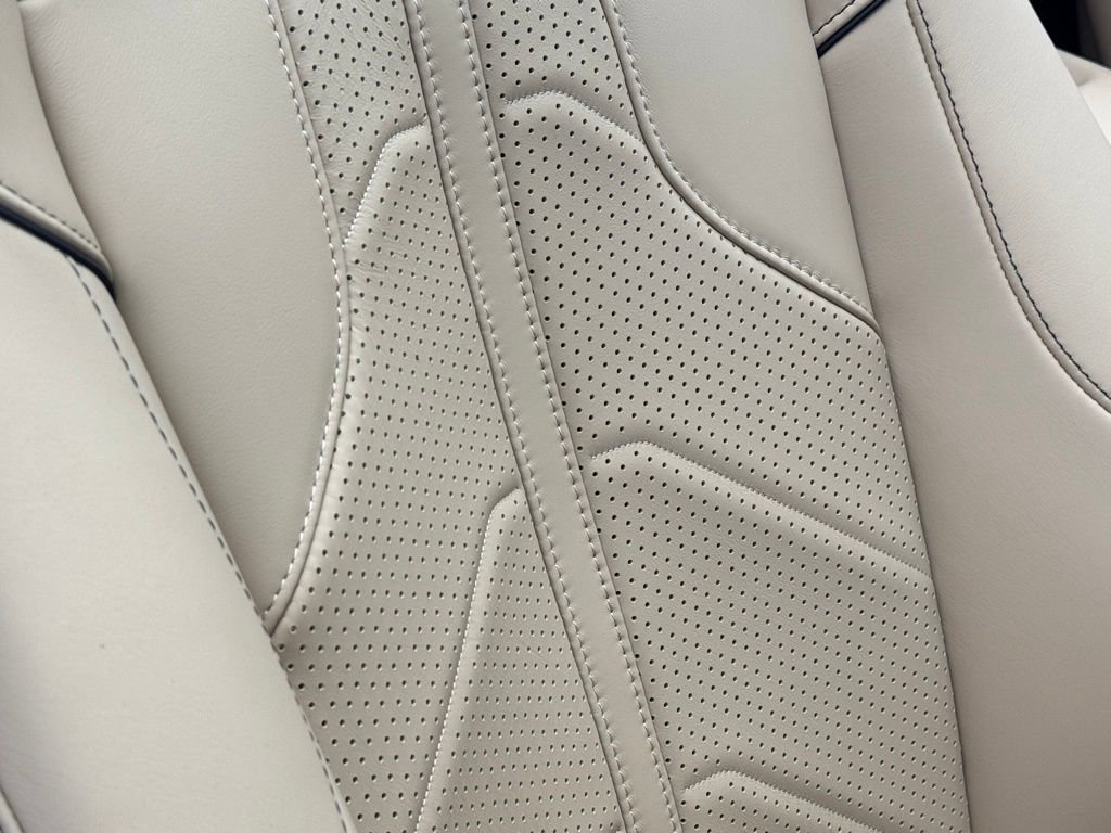 New 2026 Aston Martin V8 Vantage Roadster image 24