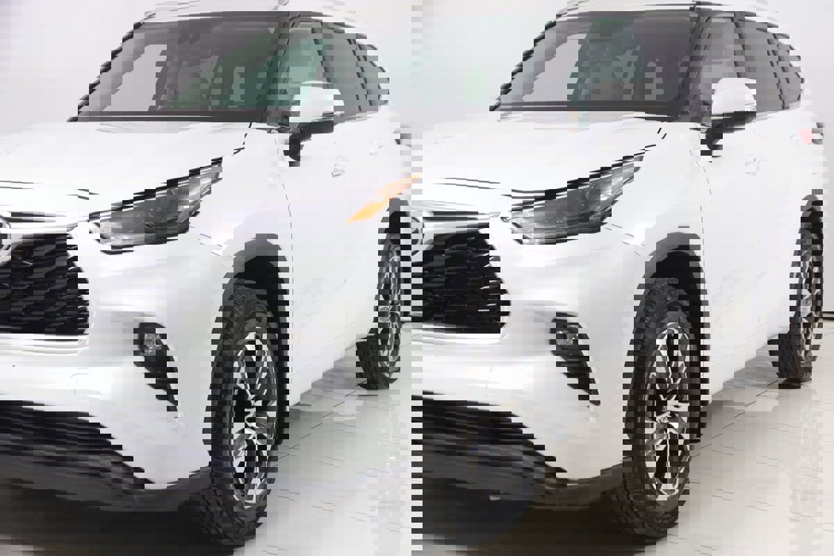 Used 2023 Toyota Highlander XLE image 55