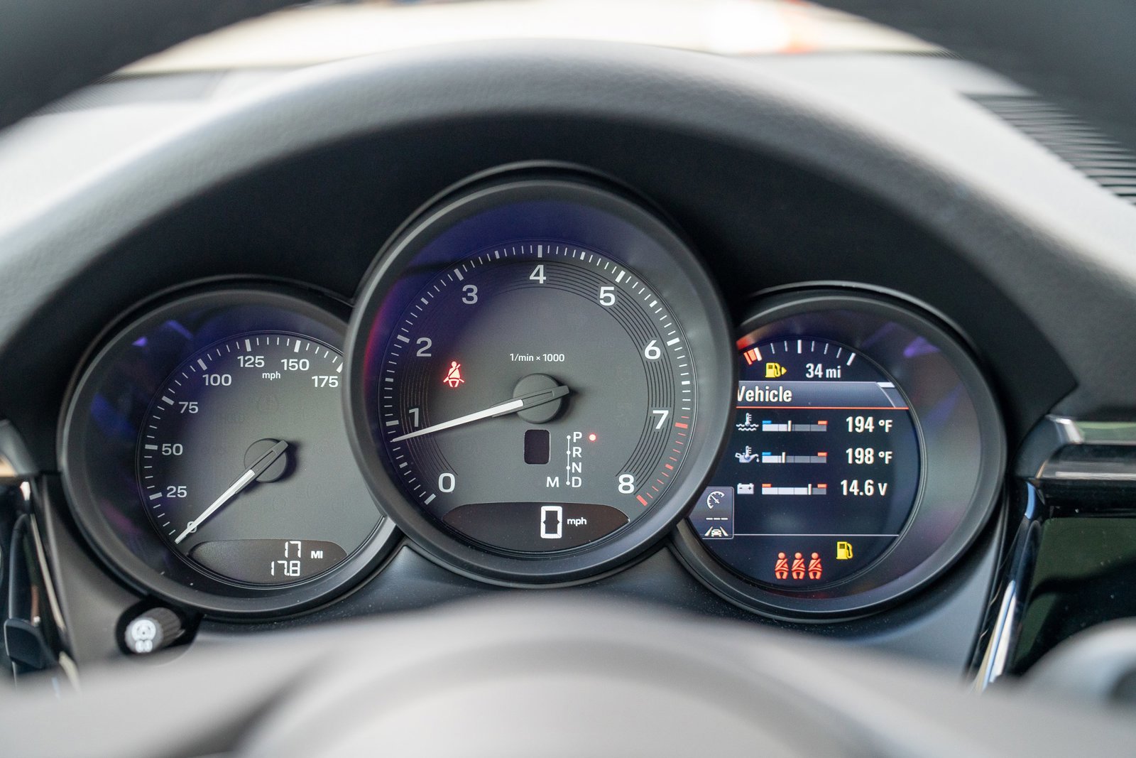 Certified 2025 Porsche Macan image 13