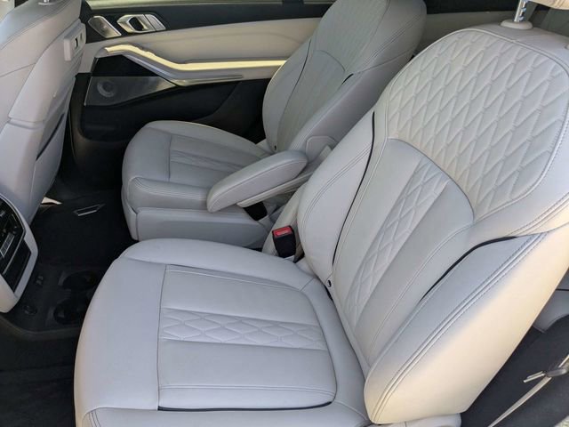 Used 2021 BMW X7 M50i w/ Dynamic Handling Package AWD/4WD image 12