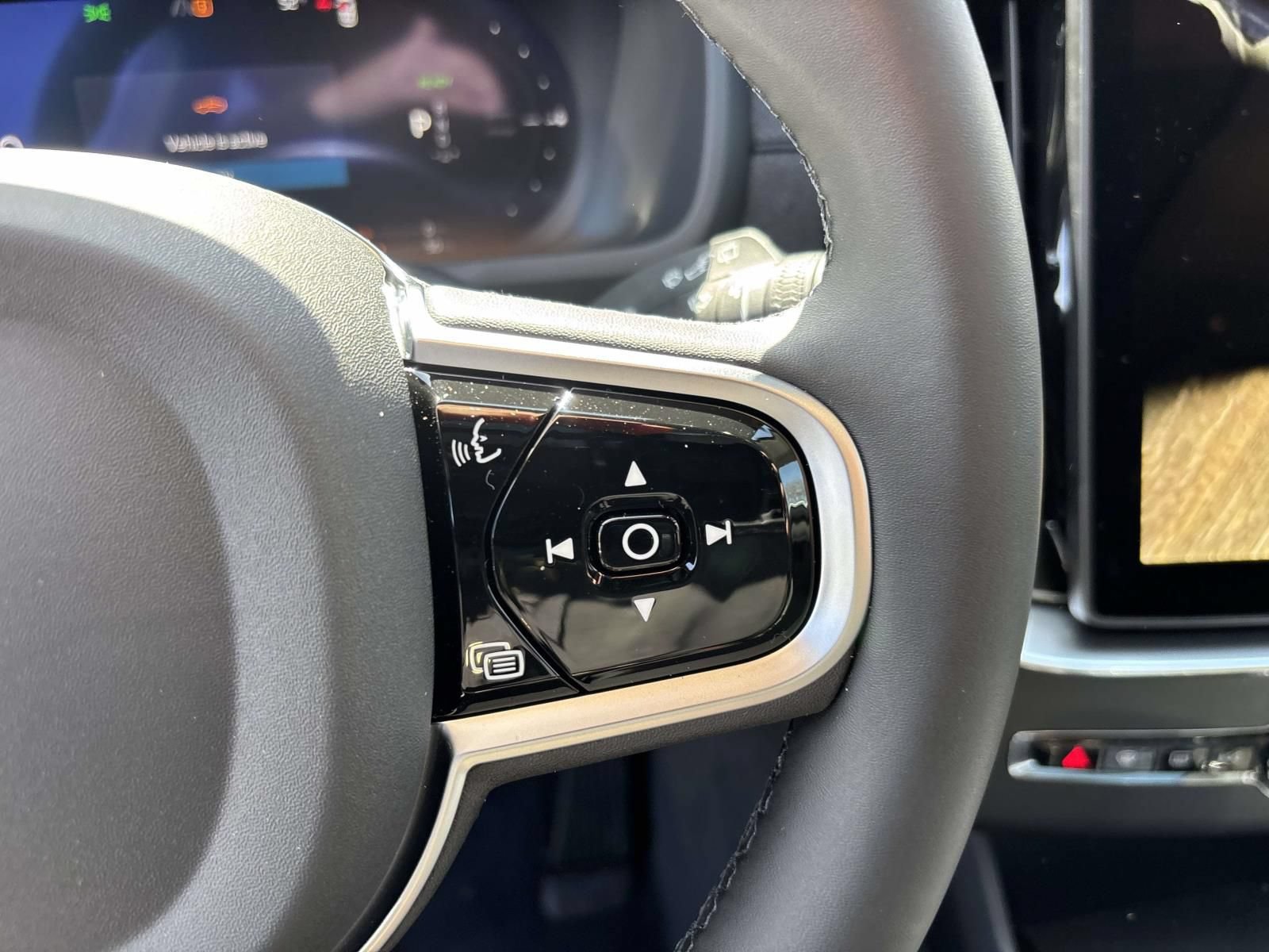 New 2026 Volvo XC90 T8 Ultra w/ Protection Package Premier AWD/4WD image 19