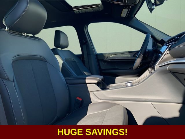 New 2025 Jeep Grand Cherokee L Altitude image 32