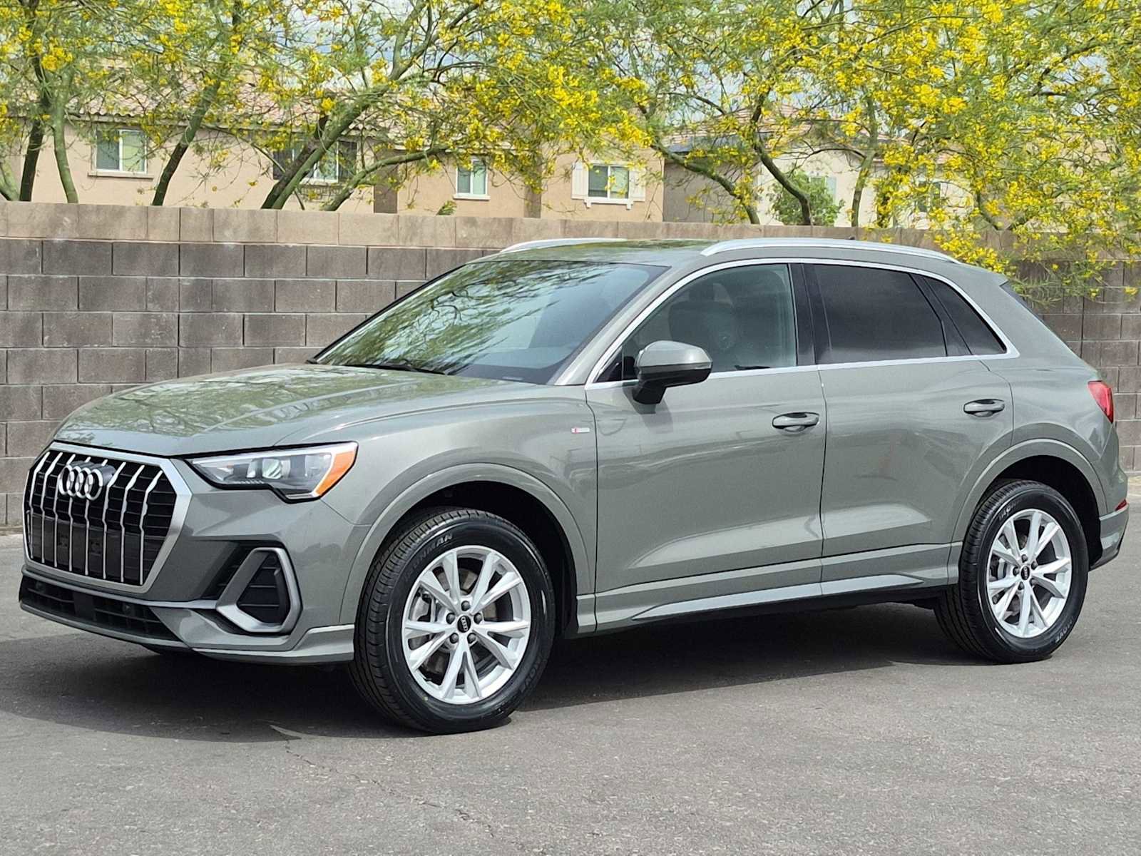 Used 2022 Audi Q3 2.0T Premium w/ Convenience Package AWD/4WD image 4