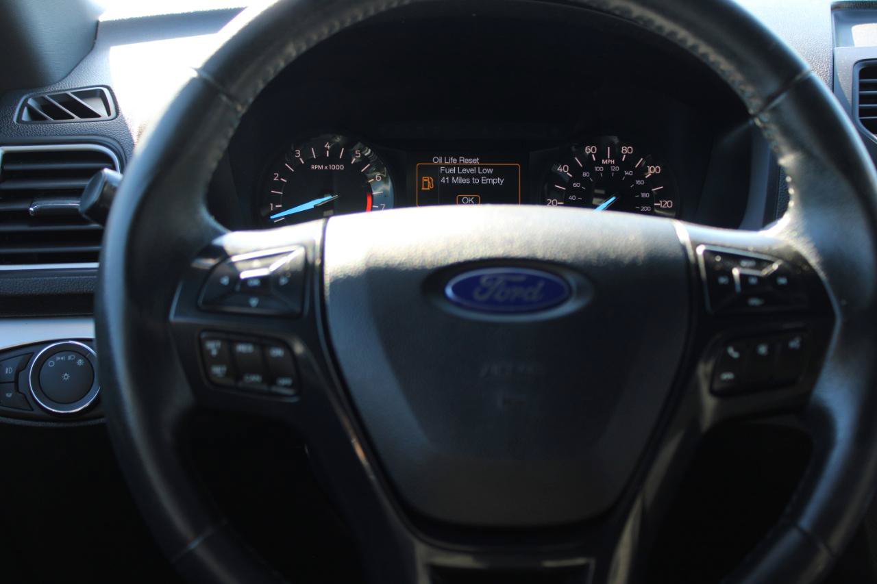 Used 2017 Ford Explorer XLT AWD/4WD image 9