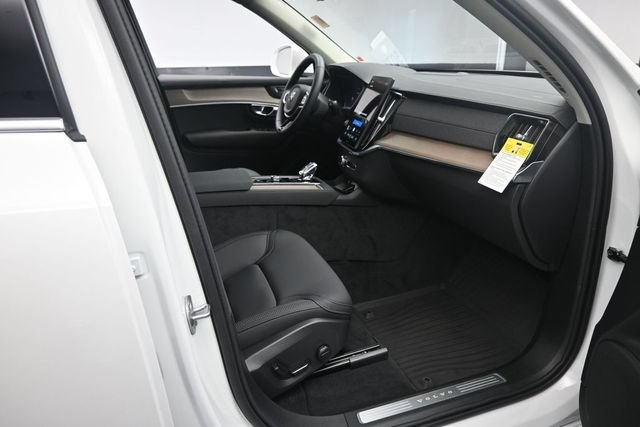 Used 2026 Volvo XC90 T8 Plus w/ Protection Package Premier AWD/4WD image 30