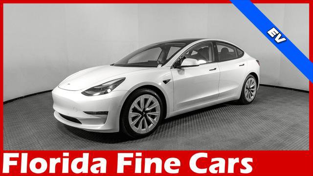 Used 2021 Tesla Model 3 Standard Range Plus image 1