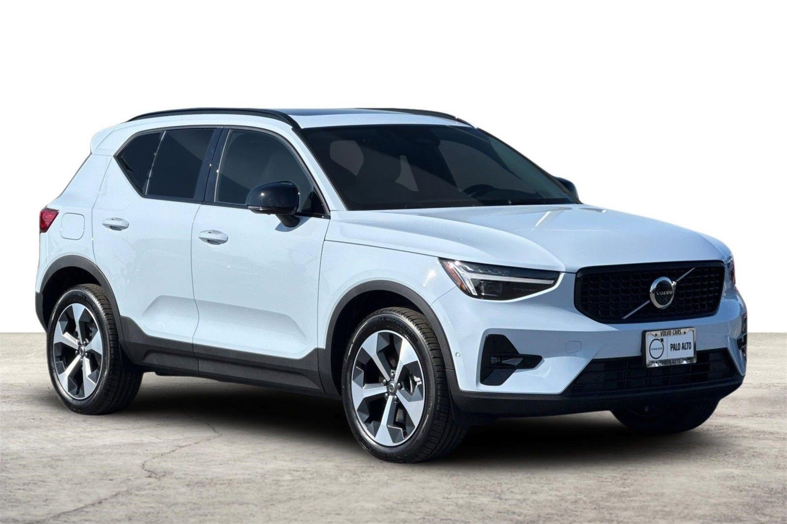 New 2026 Volvo XC40 B5 Plus w/ Protection Package Premier AWD/4WD image 11