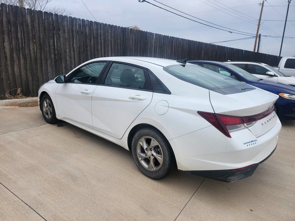 Used 2021 Hyundai Elantra SE image 3