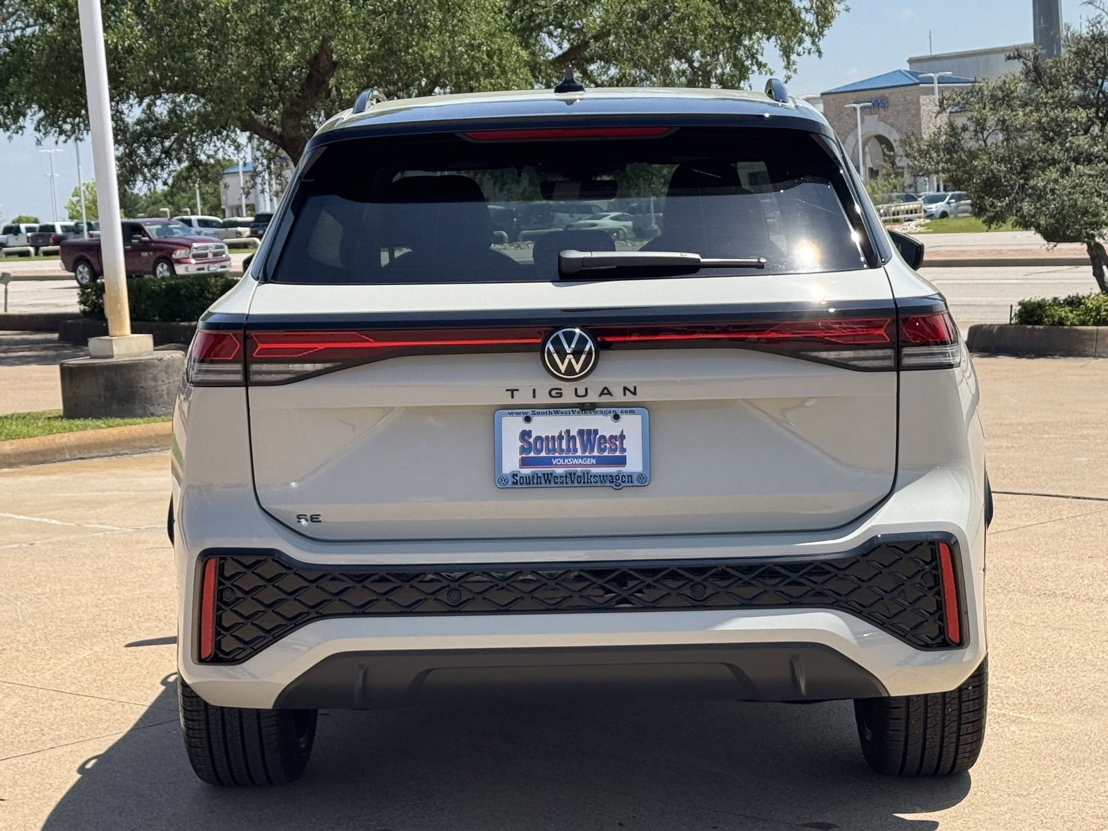 New 2026 Volkswagen Tiguan SE R-Line FWD image 6