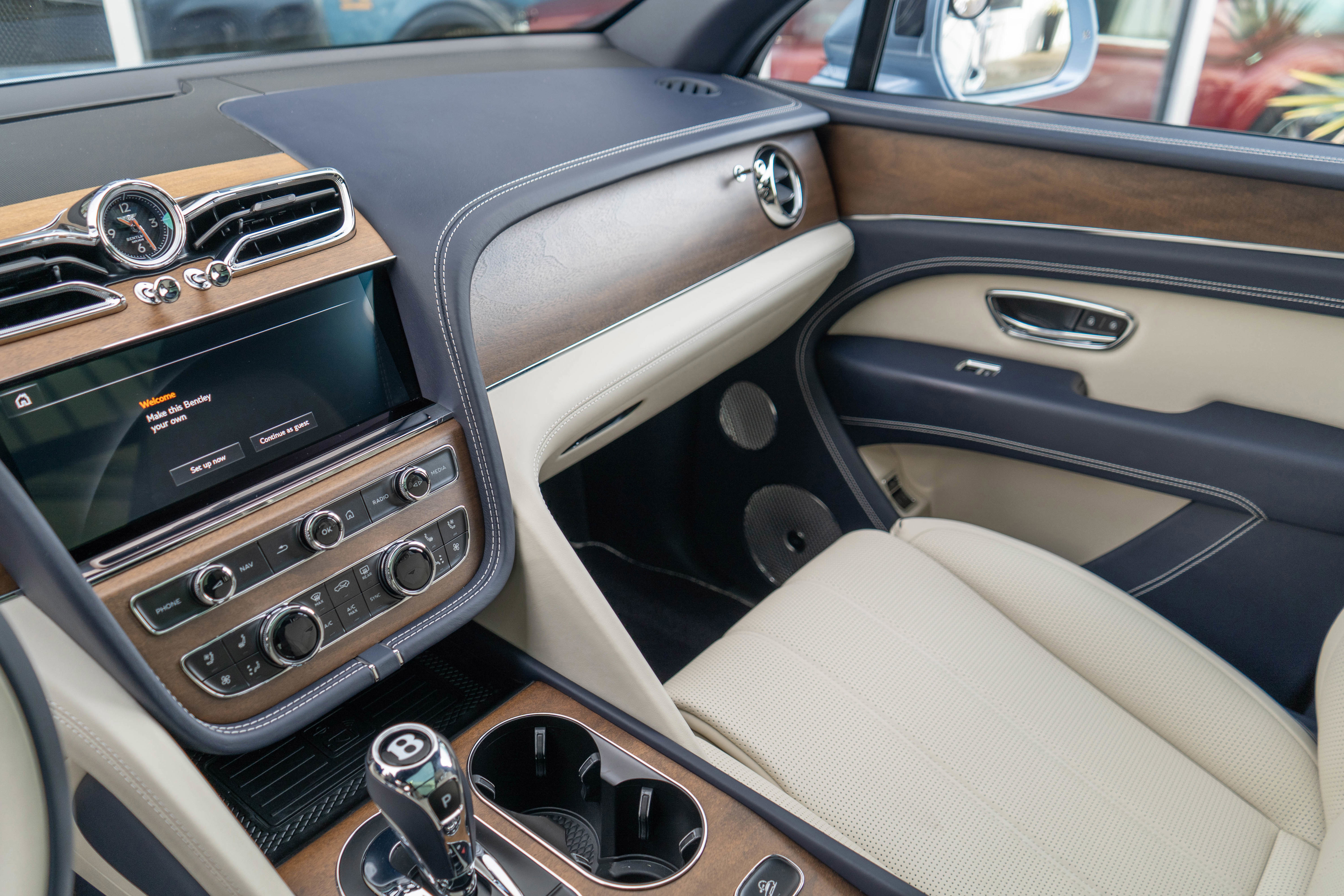 Used 2023 Bentley Bentayga image 17