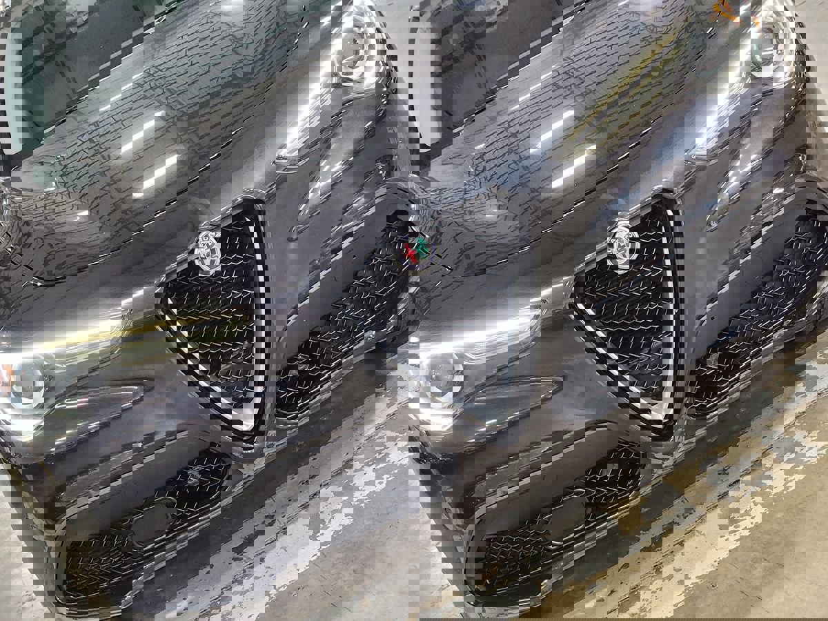 Used 2018 Alfa Romeo Stelvio AWD image 20