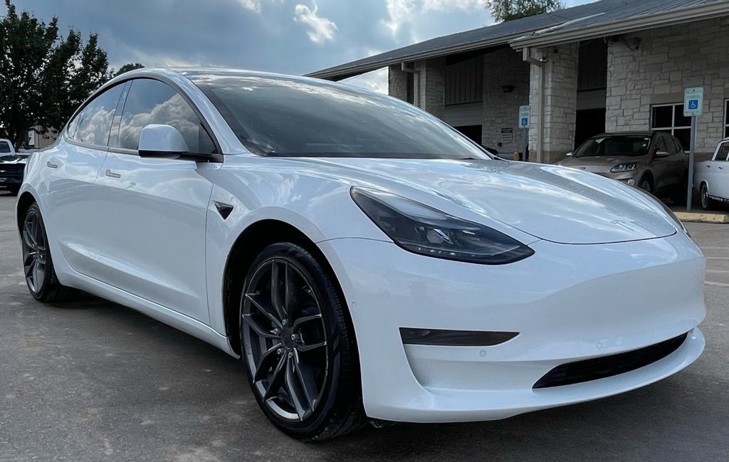 Used 2022 Tesla Model 3 Standard Range image 3