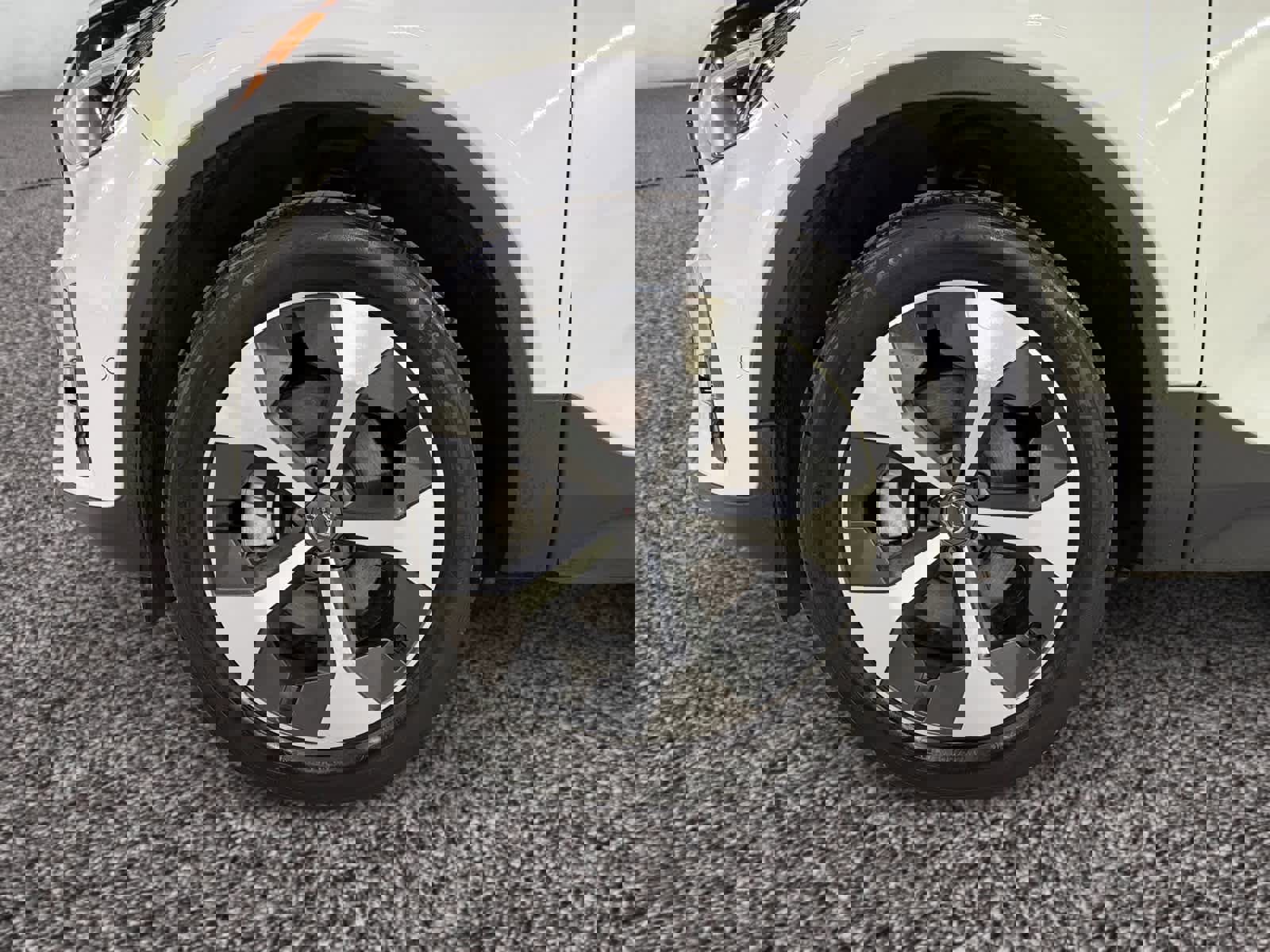 Used 2024 Volvo XC40 B5 Plus AWD/4WD image 18