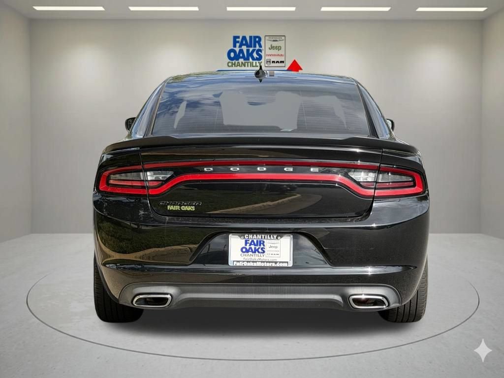 Used 2016 Dodge Charger SXT w/ Blacktop Package RWD image 9