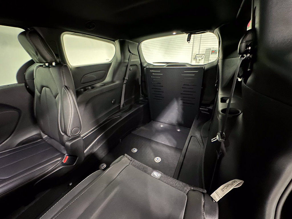 Used 2027 Chrysler Pacifica LX FWD image 18