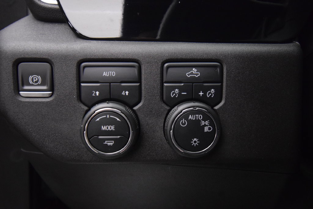 Used 2024 Chevrolet Silverado 1500 LT AWD/4WD image 32