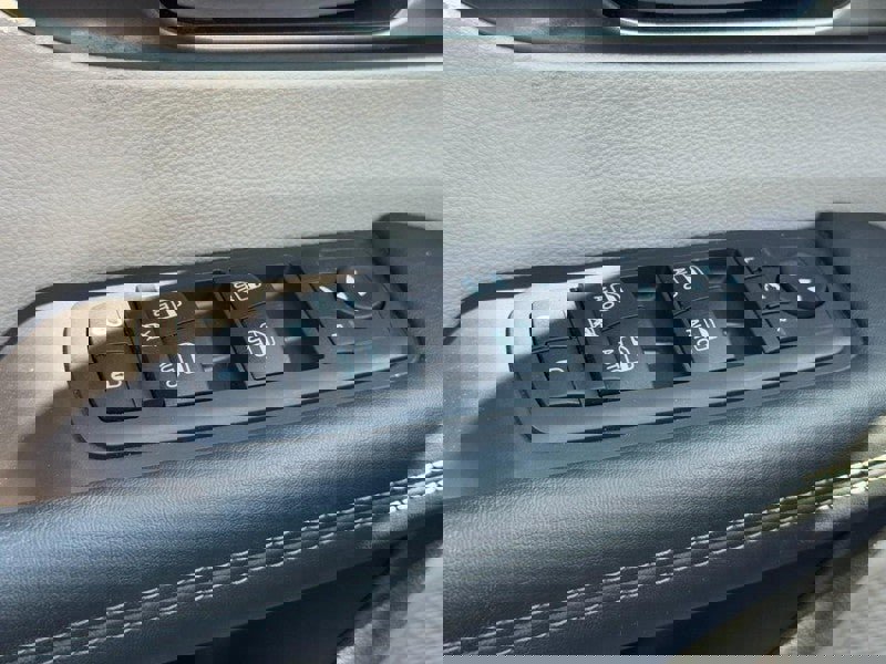 Used 2019 Chrysler Pacifica Limited w/ Tire & Wheel Group image 26