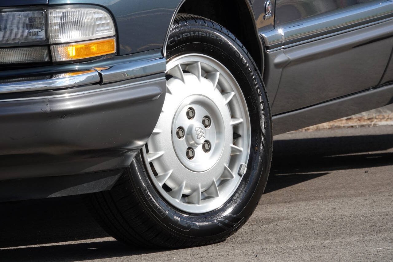 Used 1993 Buick Park Avenue Ultra FWD image 10