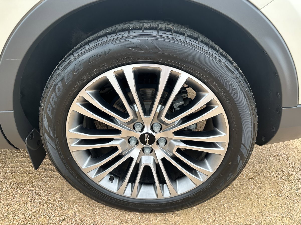 Used 2016 Lincoln MKX Reserve w/ Luxury Package FWD image 7