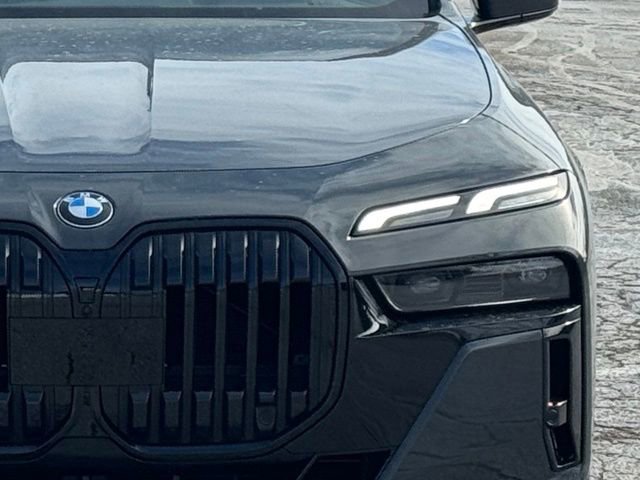Used 2023 BMW 760i xDrive image 12