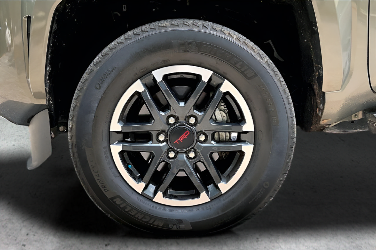 Used 2024 Toyota Tacoma TRD Sport AWD/4WD image 33