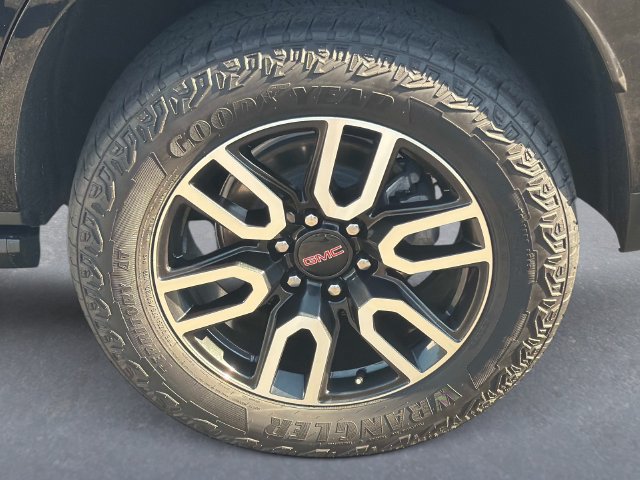 Used 2023 GMC Yukon AT4 w/ AT4 Premium Plus Package AWD/4WD image 11