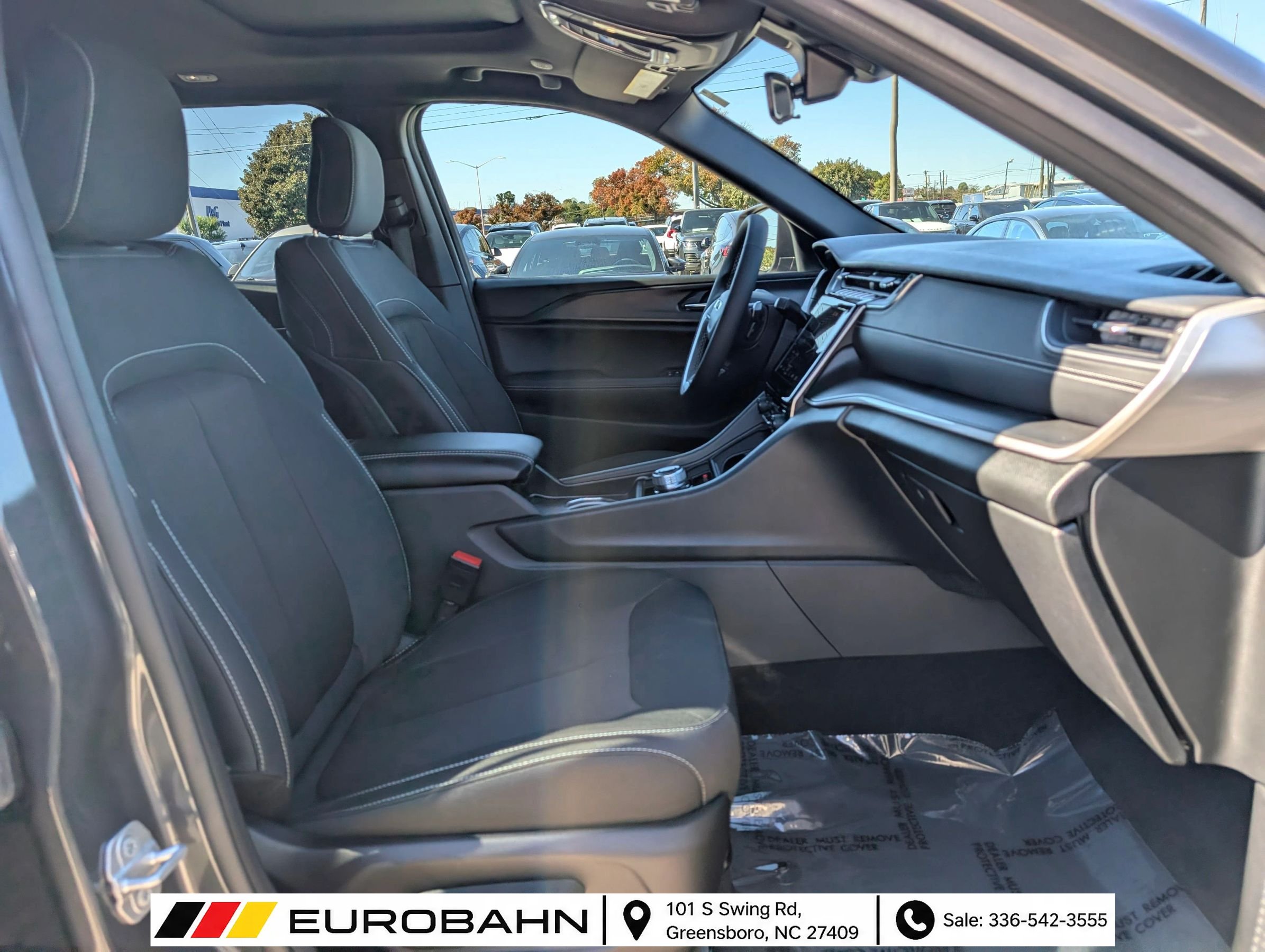 Used 2025 Jeep Grand Cherokee Laredo X AWD/4WD image 17