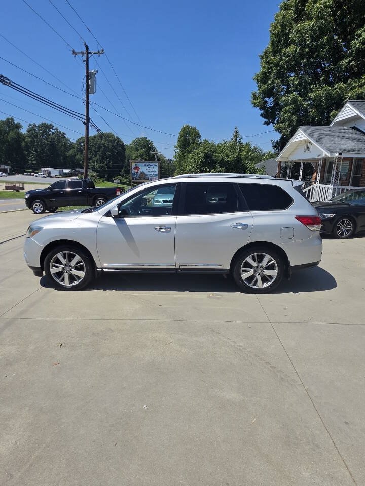 Used 2015 Nissan Pathfinder Platinum w/ Cargo Package FWD image 3