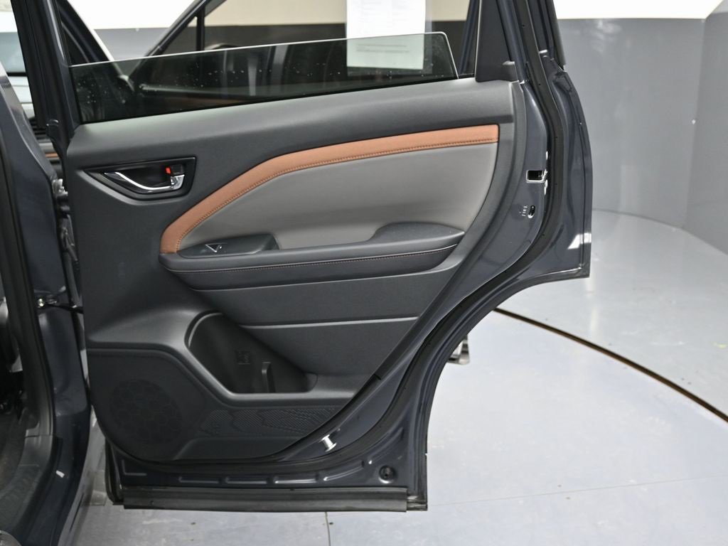 Used 2025 Subaru Forester Sport image 37