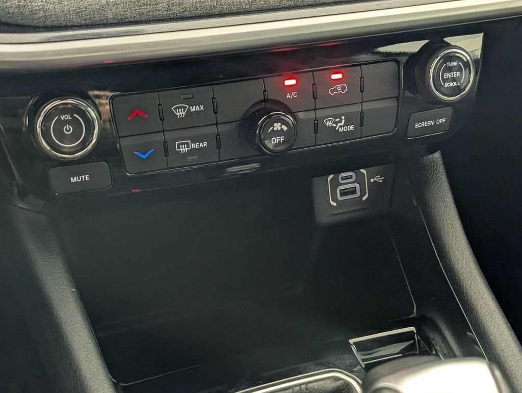 Certified 2023 Jeep Compass Latitude AWD/4WD image 22