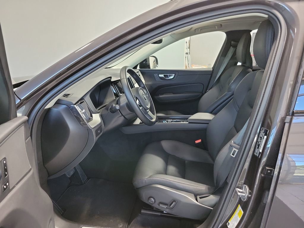 Used 2025 Volvo XC60 B5 Plus image 43
