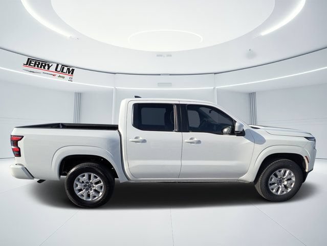 Used 2023 Nissan Frontier 4x4 Crew Cab image 2