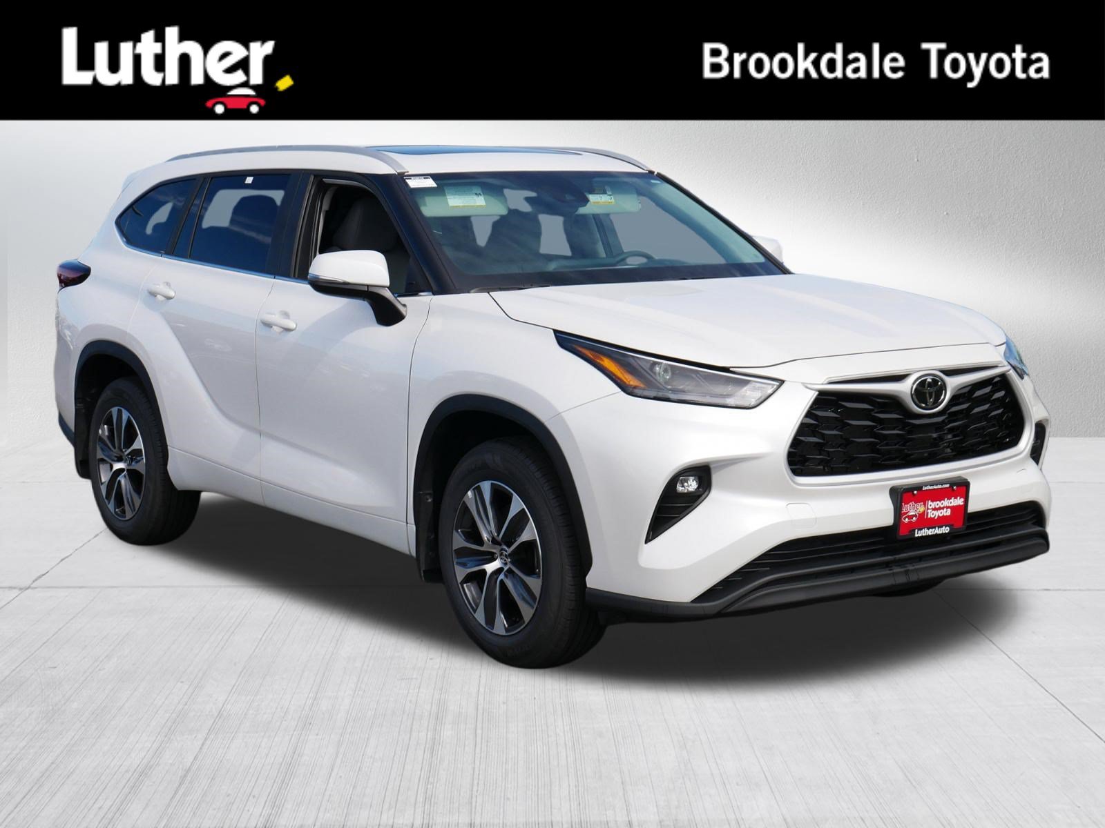 Certified 2026 Toyota Highlander XLE AWD/4WD image 1