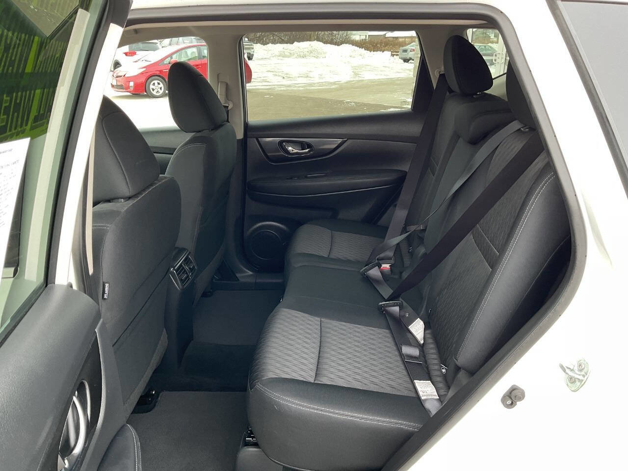 Used 2018 Nissan Rogue SV w/ Premium Package image 30