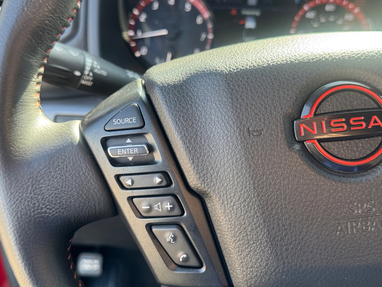 Used 2024 Nissan Titan PRO-4X w/ Pro-4x Convenience Package AWD/4WD image 25