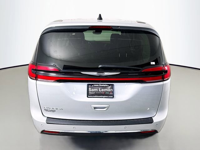 Used 2023 Chrysler Pacifica Touring-L image 6