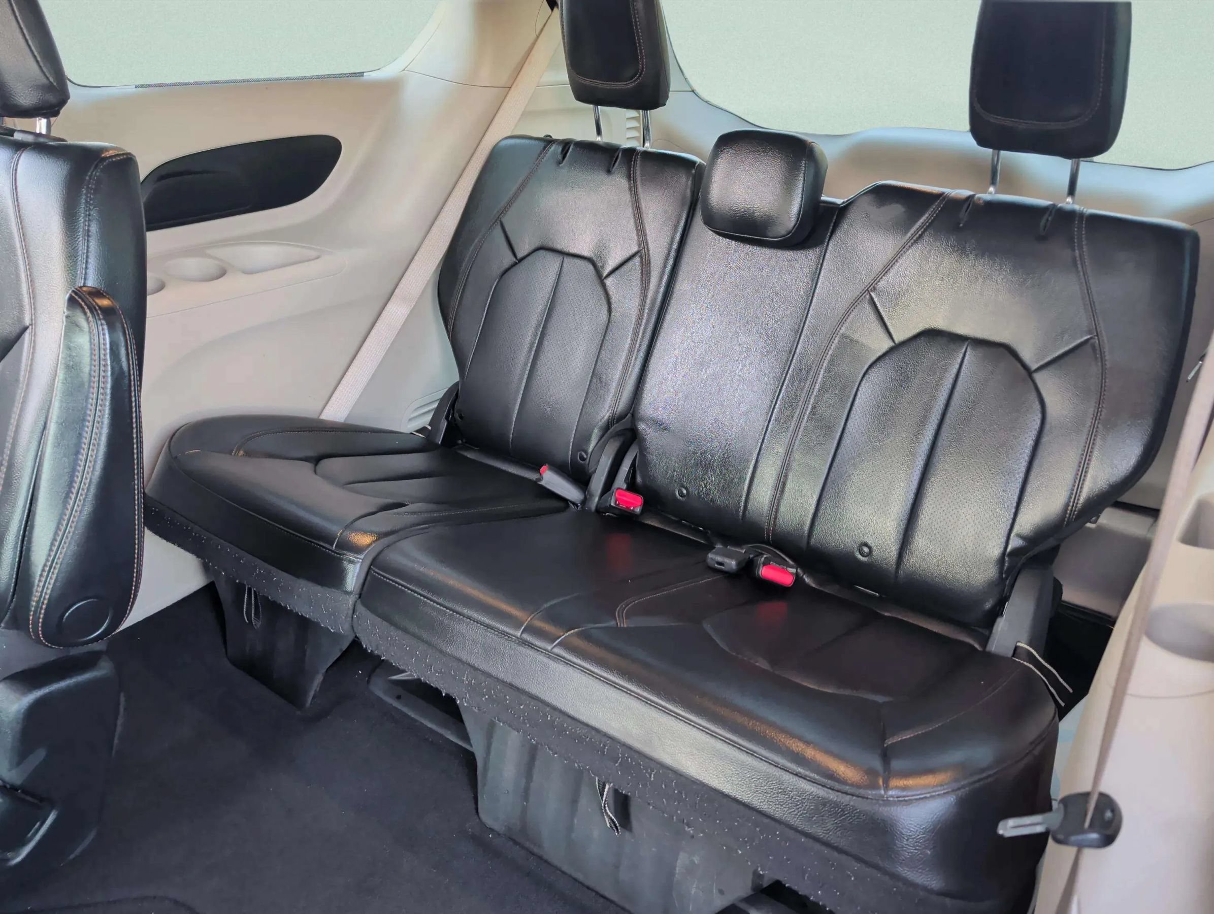 Used 2020 Chrysler Pacifica Touring-L FWD image 31