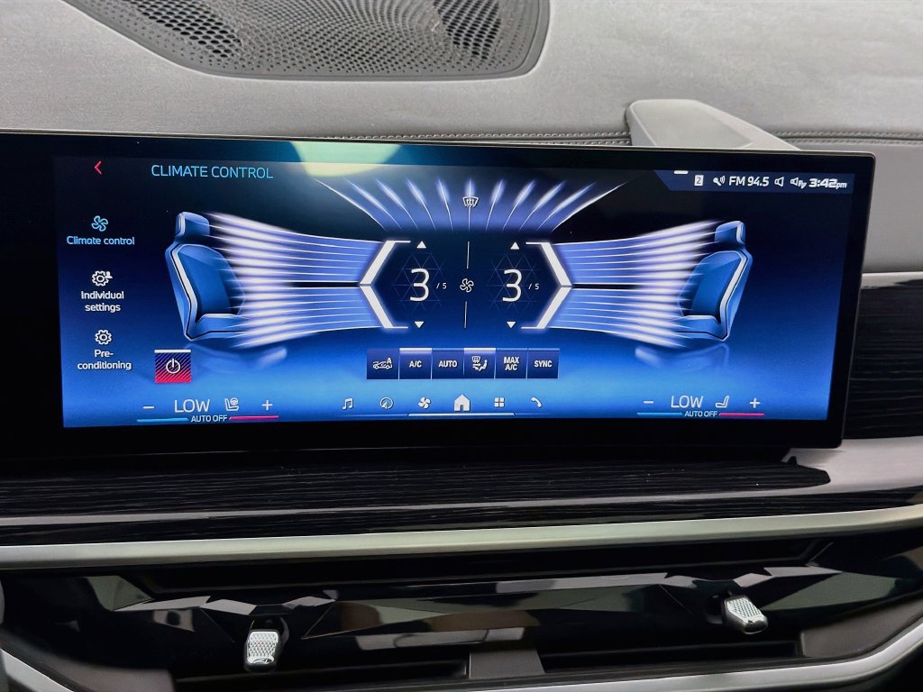 Used 2025 BMW X7 M60i w/ Climate Comfort Package AWD/4WD image 16