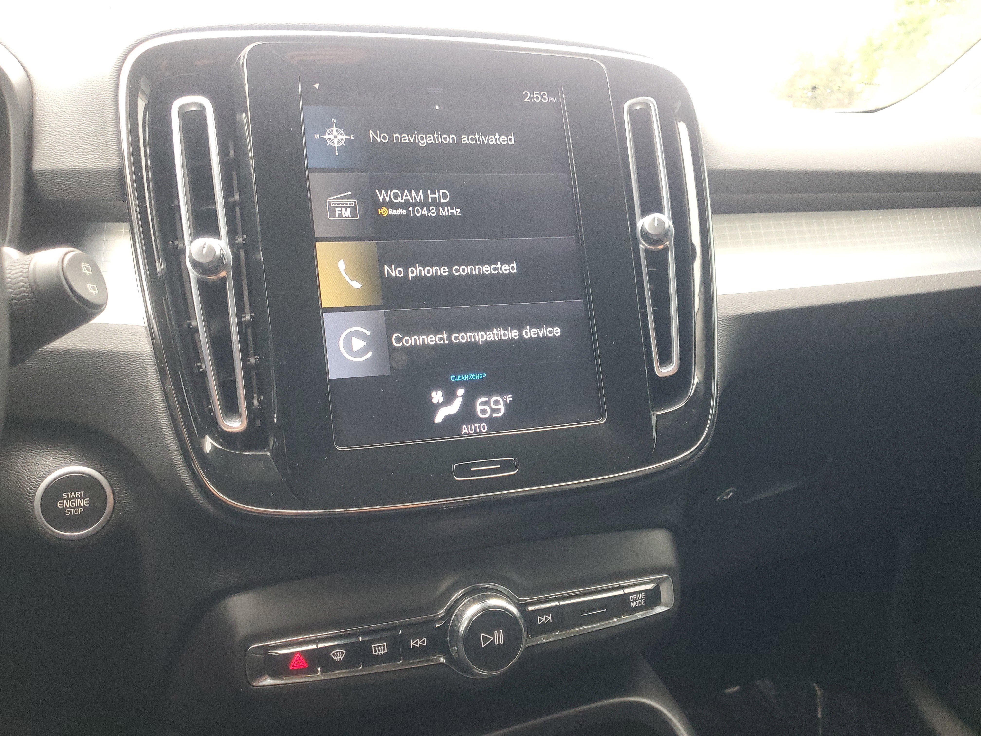 Used 2021 Volvo XC40 T4 Momentum w/ Protection Package Premier image 25