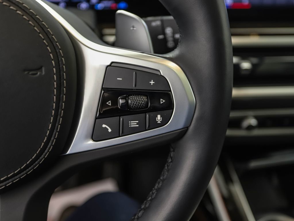 Used 2023 BMW X7 xDrive40i w/ M Sport Package image 13